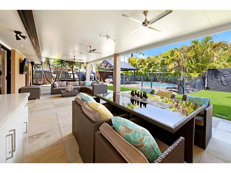9 Timana Avenue, Mermaid Waters QLD 4218