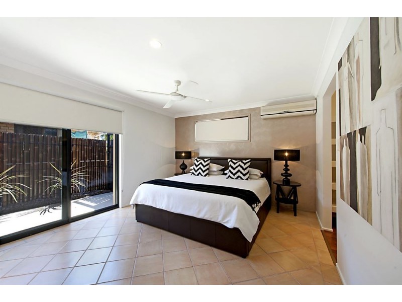 9 Timana Avenue, Mermaid Waters QLD 4218