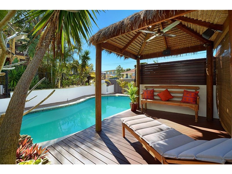 18 Plover Avenue, Paradise Point QLD 4216