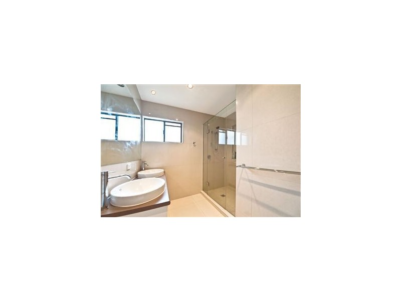 12 Orvieto Ave, Mermaid Waters QLD 4218