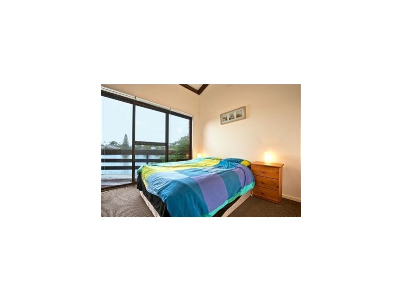 12 Orvieto Ave, Mermaid Waters QLD 4218