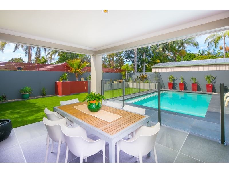 9 Ashgrove Avenue, Runaway Bay QLD 4216
