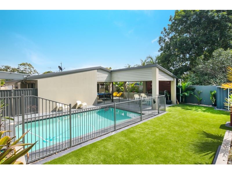 9 Ashgrove Avenue, Runaway Bay QLD 4216