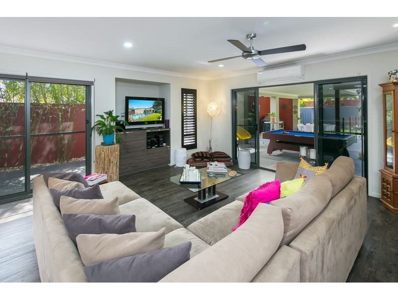 9 Ashgrove Avenue, Runaway Bay QLD 4216