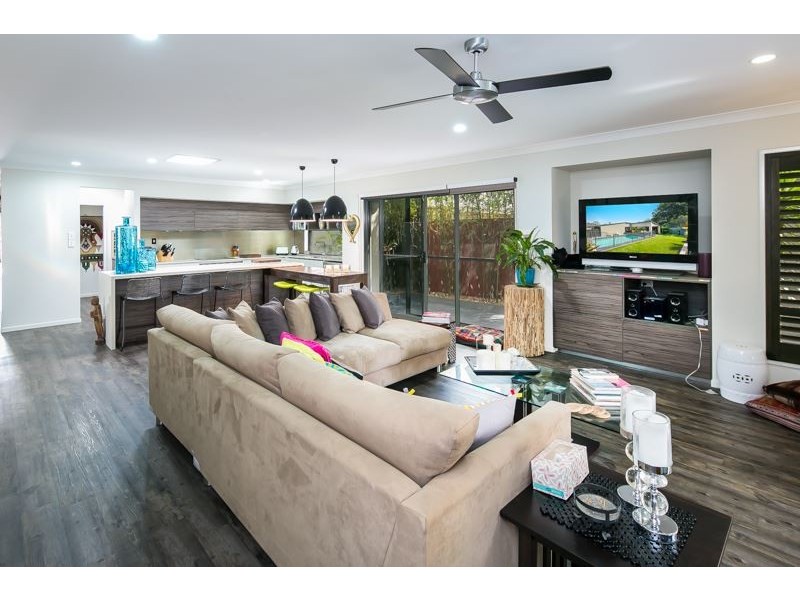 9 Ashgrove Avenue, Runaway Bay QLD 4216