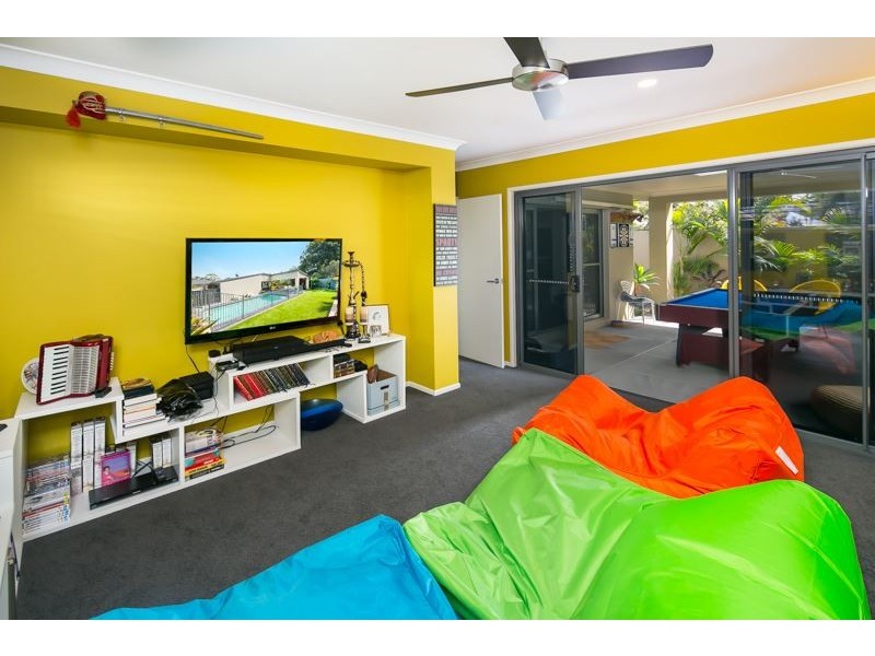 9 Ashgrove Avenue, Runaway Bay QLD 4216