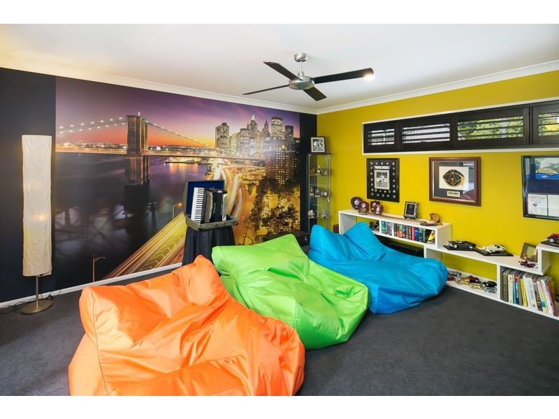 9 Ashgrove Avenue, Runaway Bay QLD 4216