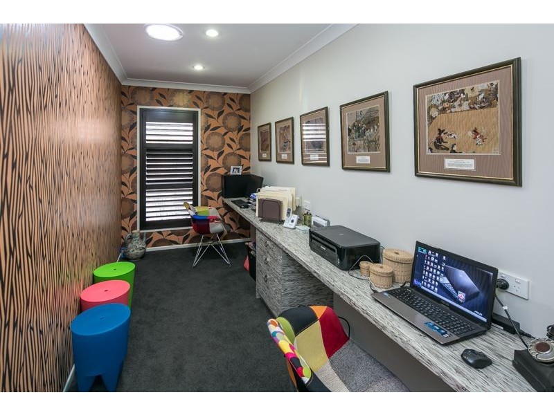 9 Ashgrove Avenue, Runaway Bay QLD 4216