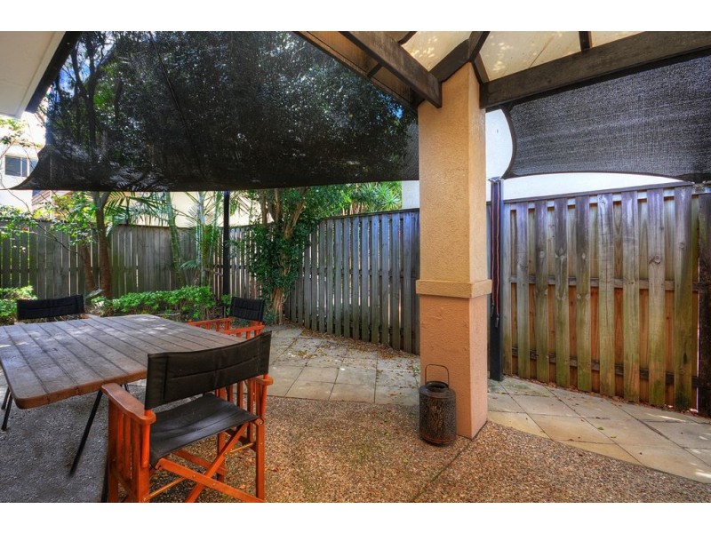 2/17 Miami Shore Parade, Miami QLD 4220