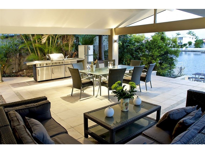 135 Pebble Beach Drive, Runaway Bay QLD 4216