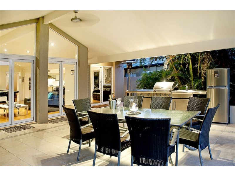 135 Pebble Beach Drive, Runaway Bay QLD 4216