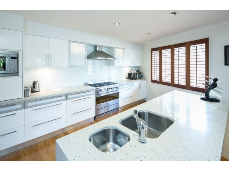 135 Pebble Beach Drive, Runaway Bay QLD 4216