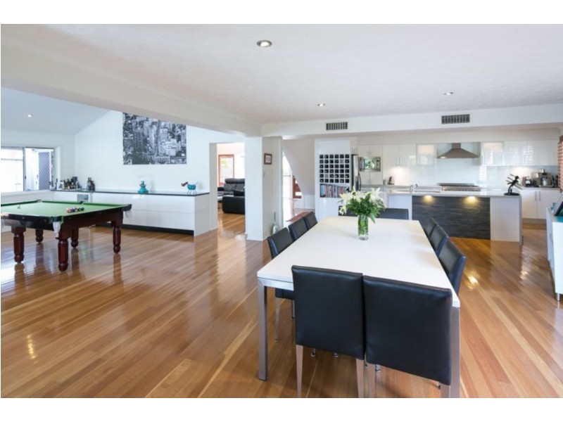 135 Pebble Beach Drive, Runaway Bay QLD 4216