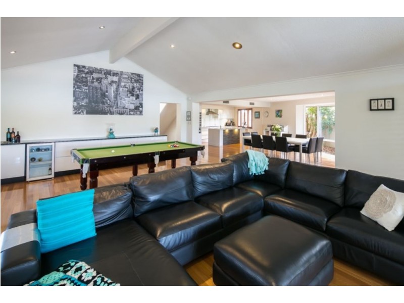 135 Pebble Beach Drive, Runaway Bay QLD 4216