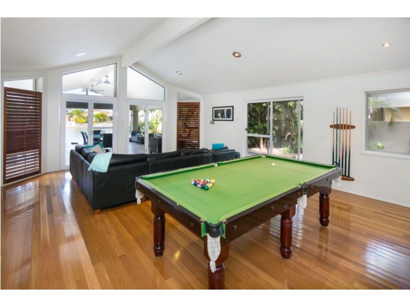 135 Pebble Beach Drive, Runaway Bay QLD 4216