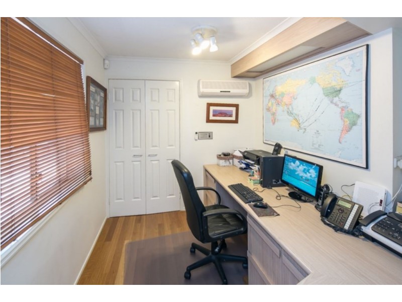 135 Pebble Beach Drive, Runaway Bay QLD 4216