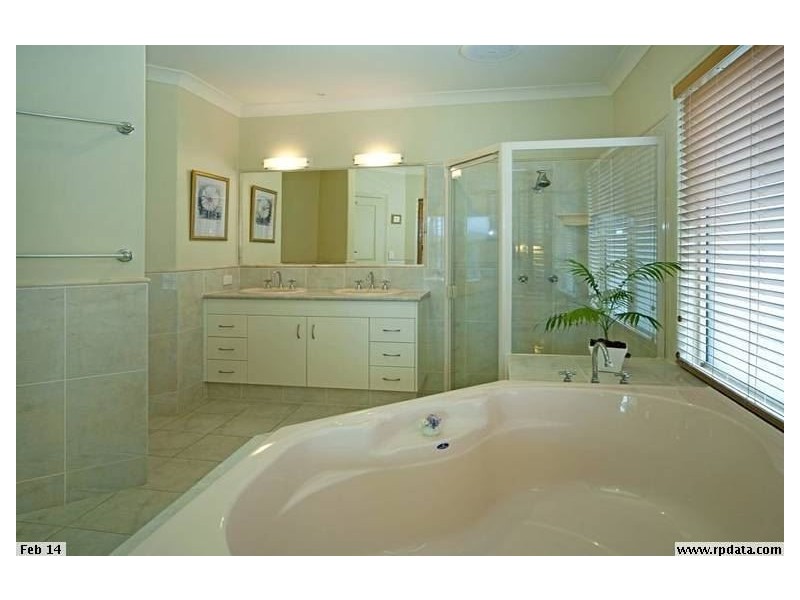 28 John Dalley Drive, Helensvale QLD 4212
