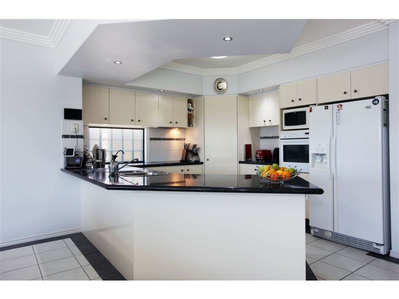 3 Windchimes Way, Helensvale QLD 4212