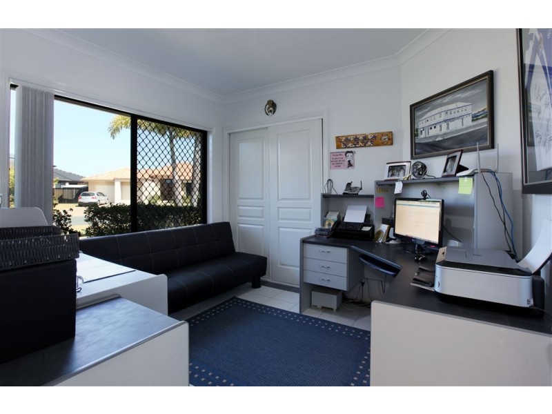 3 Windchimes Way, Helensvale QLD 4212