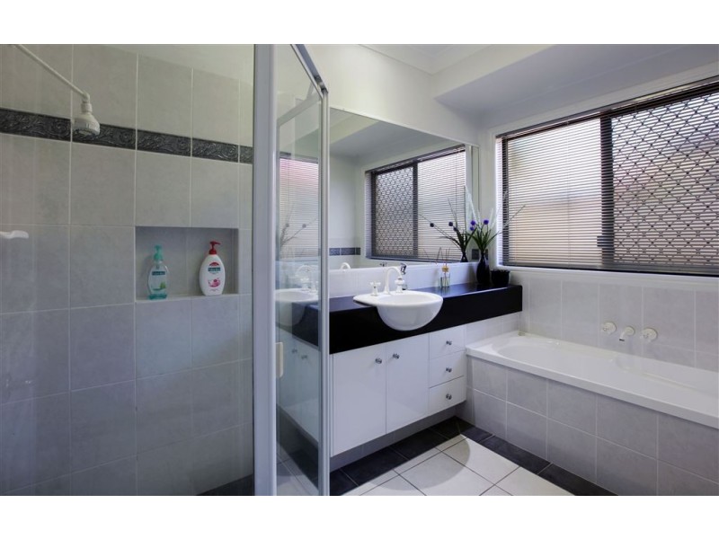 3 Windchimes Way, Helensvale QLD 4212