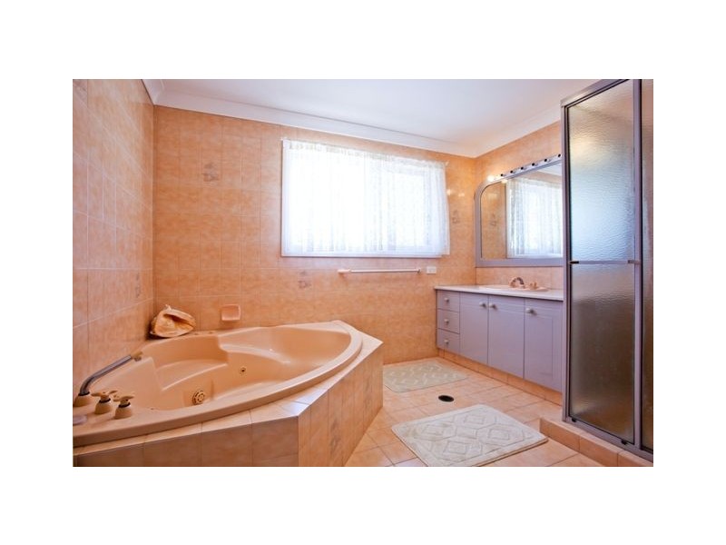 6 Ondine Court, Mermaid Waters QLD 4218