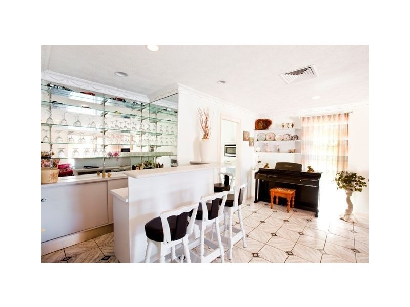 6 Ondine Court, Mermaid Waters QLD 4218