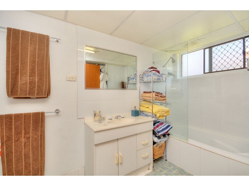2/22 Peter Pde, Mermaid Waters QLD 4218