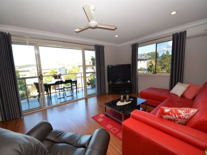 1/64 Bayswater Avenue, Varsity Lakes QLD 4227
