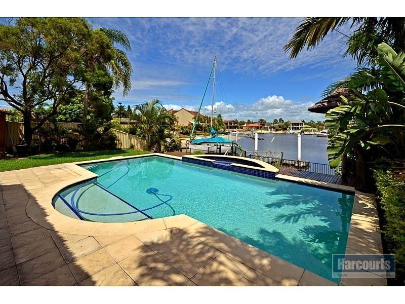 6 Namatjira Street, Paradise Point QLD 4216