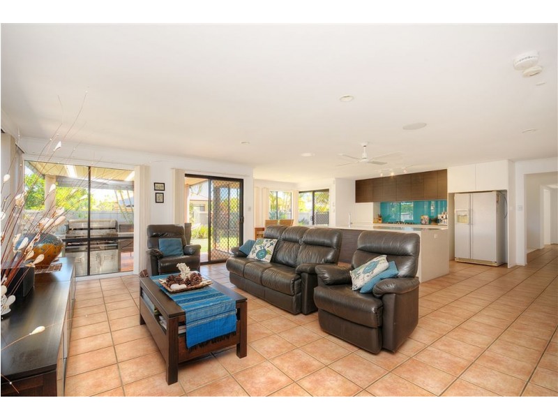 11 Shoalwater Court, Burleigh Waters QLD 4220