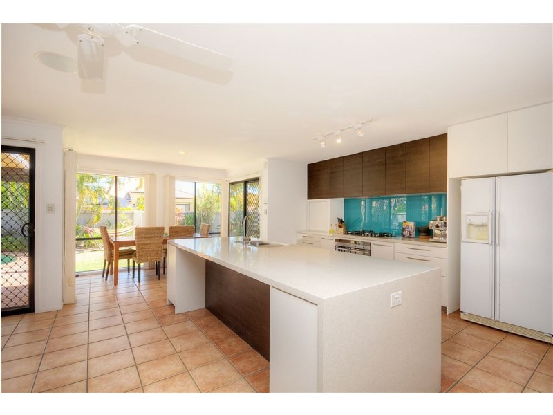 11 Shoalwater Court, Burleigh Waters QLD 4220