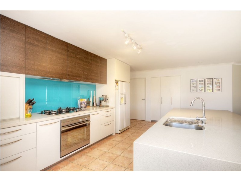 11 Shoalwater Court, Burleigh Waters QLD 4220