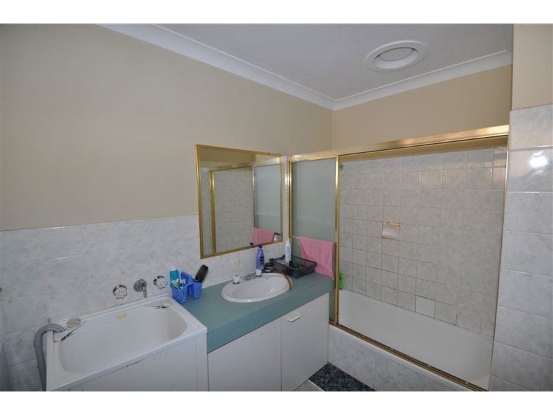 5 Parnoo Street, Chevron Island QLD 4217