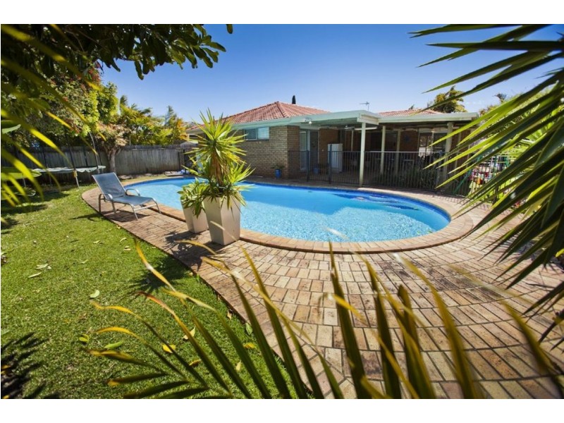 20 Waitomo Street, Broadbeach Waters QLD 4218
