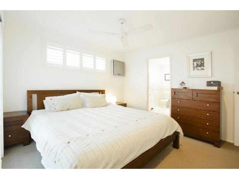 20 Waitomo Street, Broadbeach Waters QLD 4218
