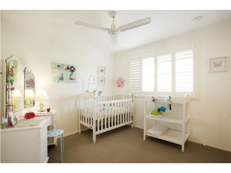 20 Waitomo Street, Broadbeach Waters QLD 4218