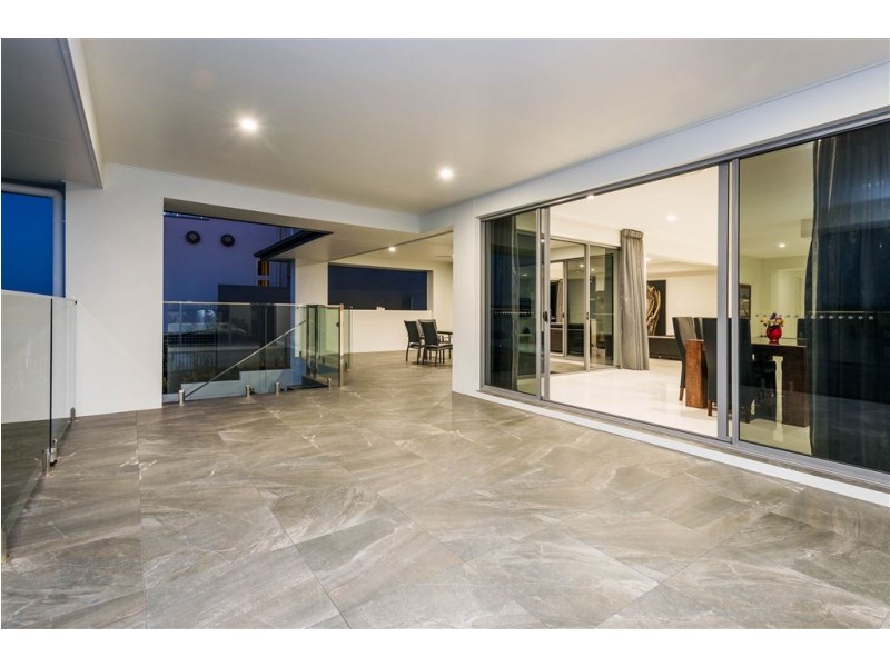2211 Taromeo Court, Hope Island QLD 4212