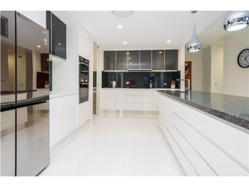 2211 Taromeo Court, Hope Island QLD 4212