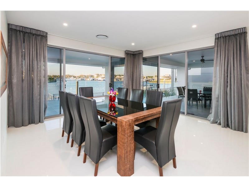 2211 Taromeo Court, Hope Island QLD 4212
