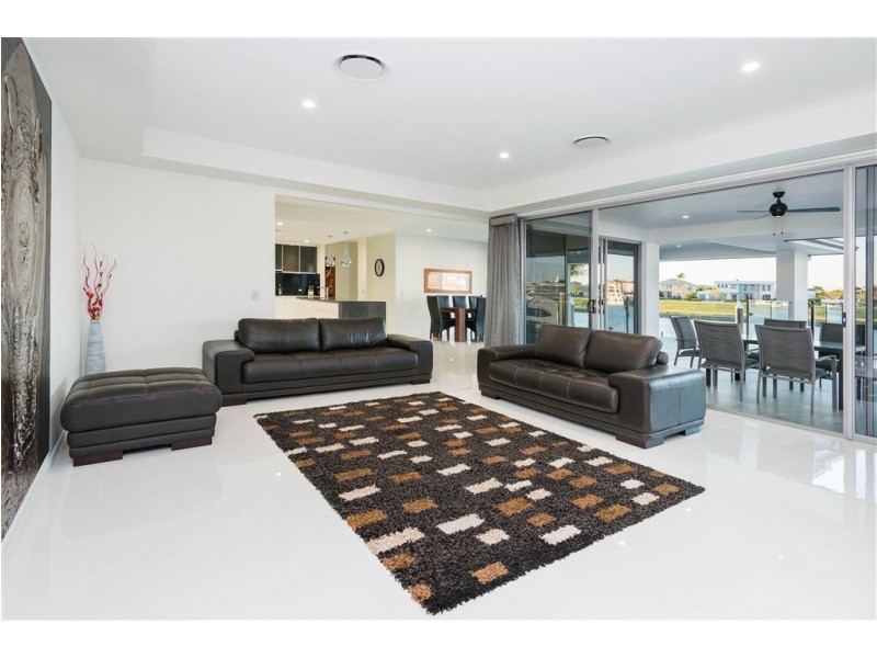2211 Taromeo Court, Hope Island QLD 4212
