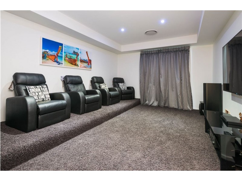 2211 Taromeo Court, Hope Island QLD 4212