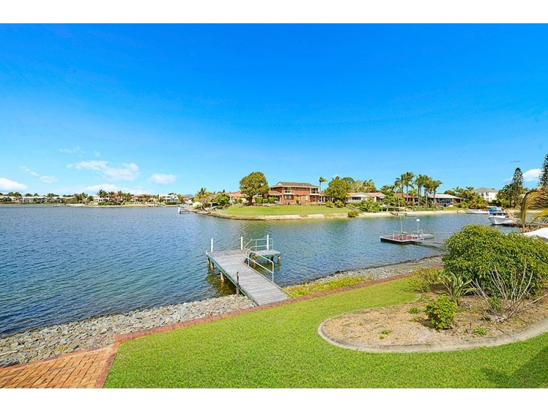 17 Pilot Court, Mermaid Waters QLD 4218