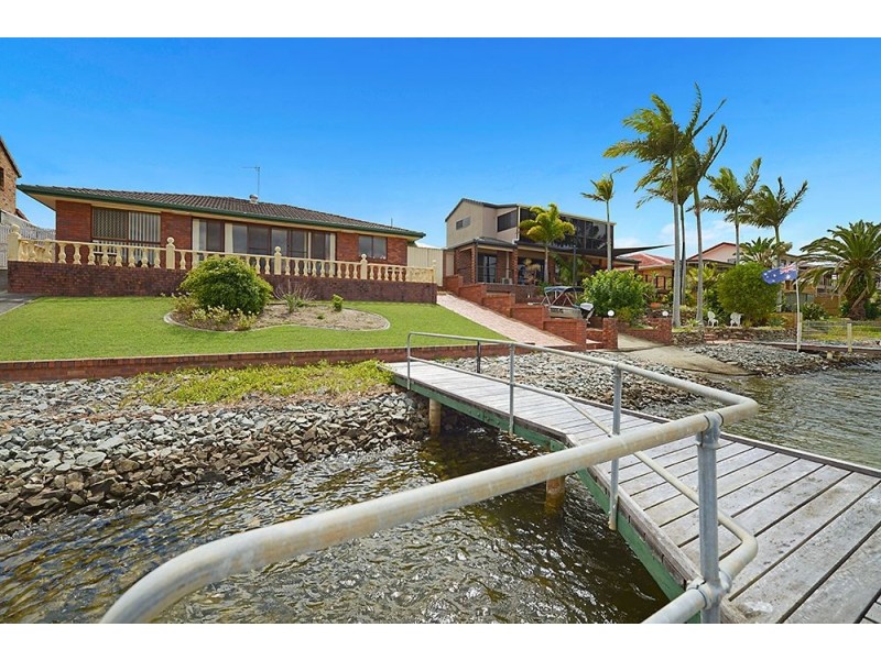 17 Pilot Court, Mermaid Waters QLD 4218