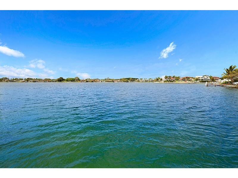 17 Pilot Court, Mermaid Waters QLD 4218