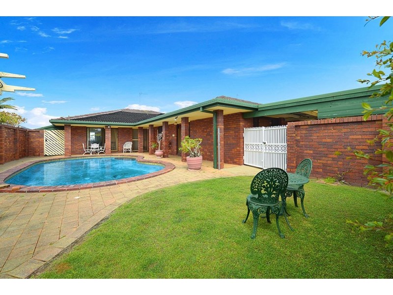 17 Pilot Court, Mermaid Waters QLD 4218