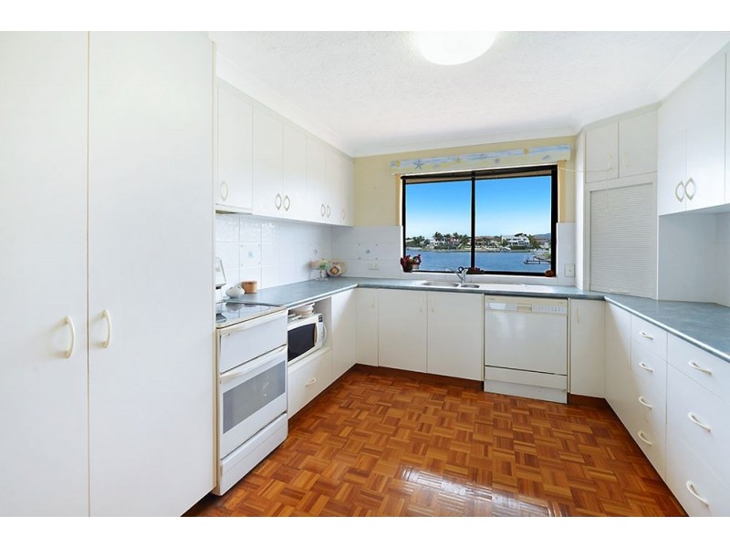 17 Pilot Court, Mermaid Waters QLD 4218