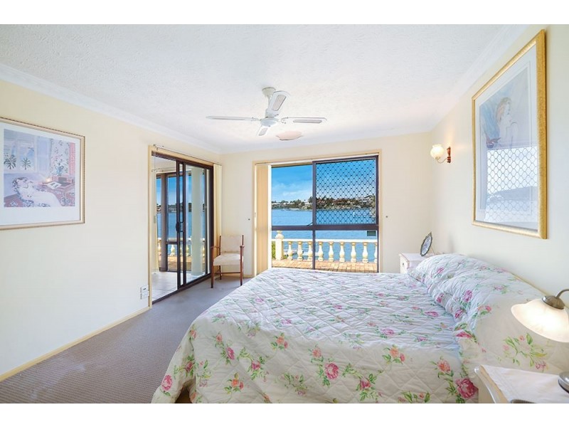 17 Pilot Court, Mermaid Waters QLD 4218