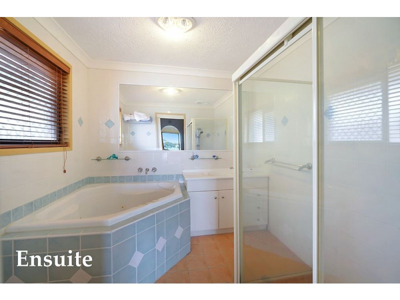 17 Pilot Court, Mermaid Waters QLD 4218