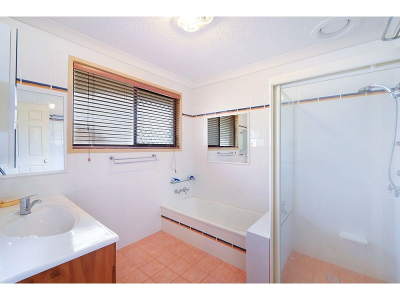 17 Pilot Court, Mermaid Waters QLD 4218