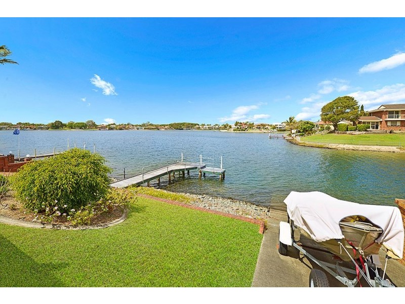 17 Pilot Court, Mermaid Waters QLD 4218